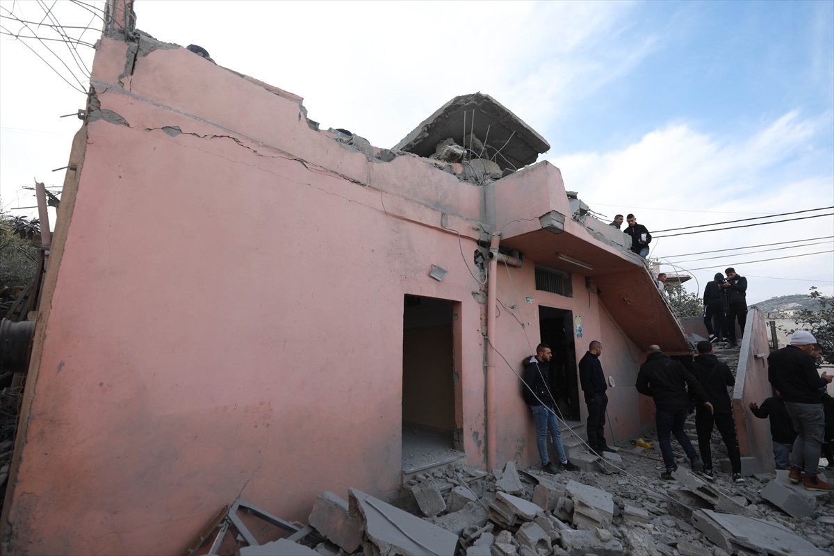 İsrail, Batı Şeria da Filistinlilerin evlerini yıktı #2