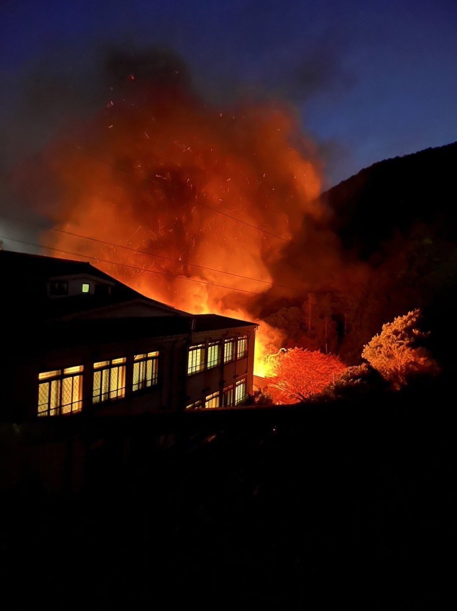 Japonya’da 100 kişinin bulunduğu otelde yangın çıktı #1