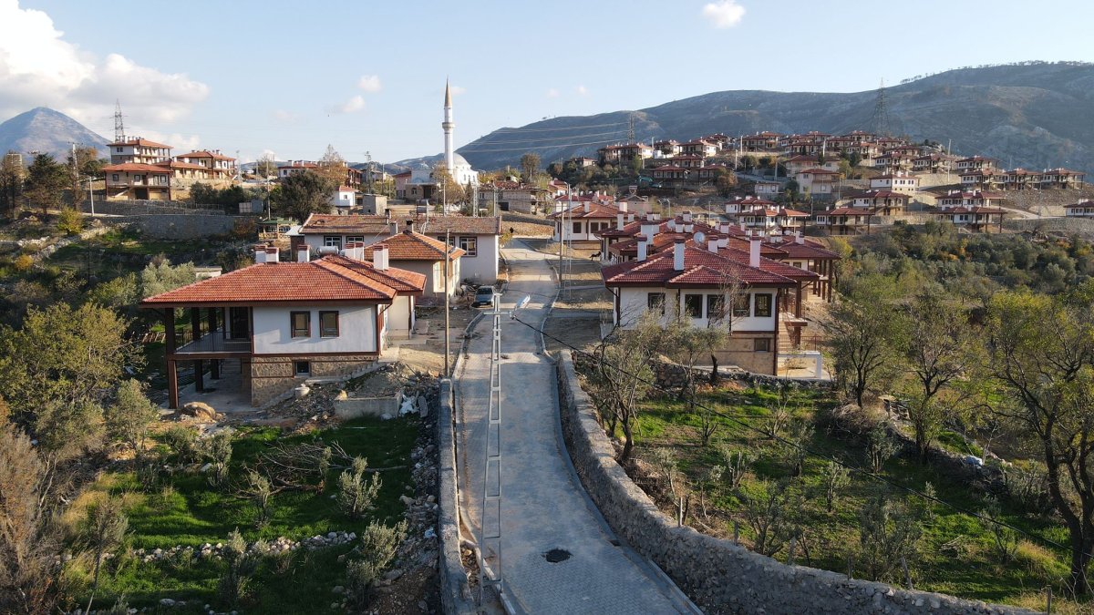 Antalya da yangından zarar gören köy baştan sona yenilendi #6
