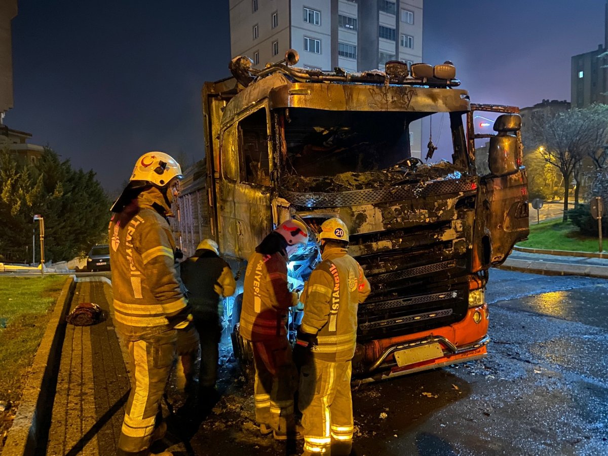 Kağıthane’de kamyon alev alev yandı #3