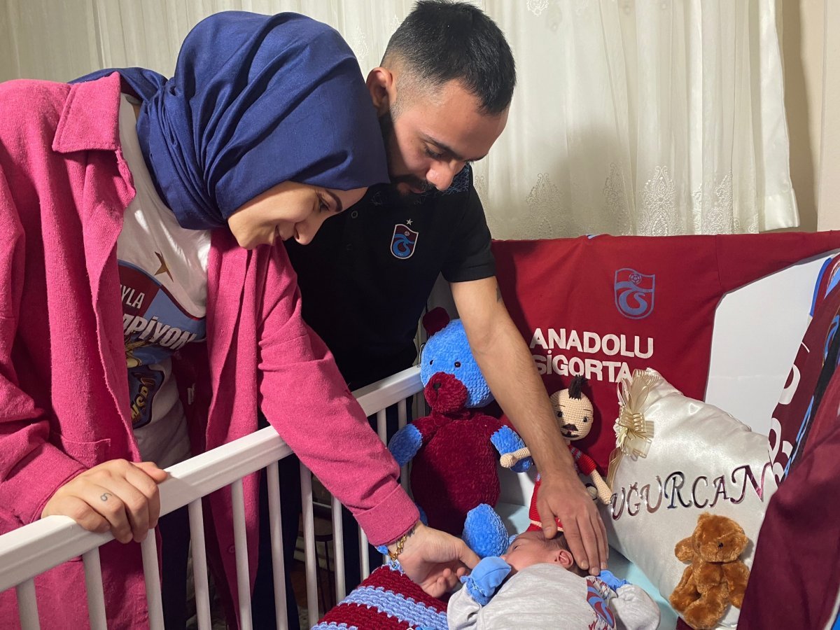 Trabzonsporlu çift bebeklerine Uğurcan Çakır ın adını verdi #1