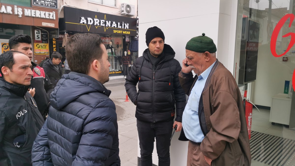 Aksaray da yaşlı adamı 77 bin 300 lira dolandırdılar #4