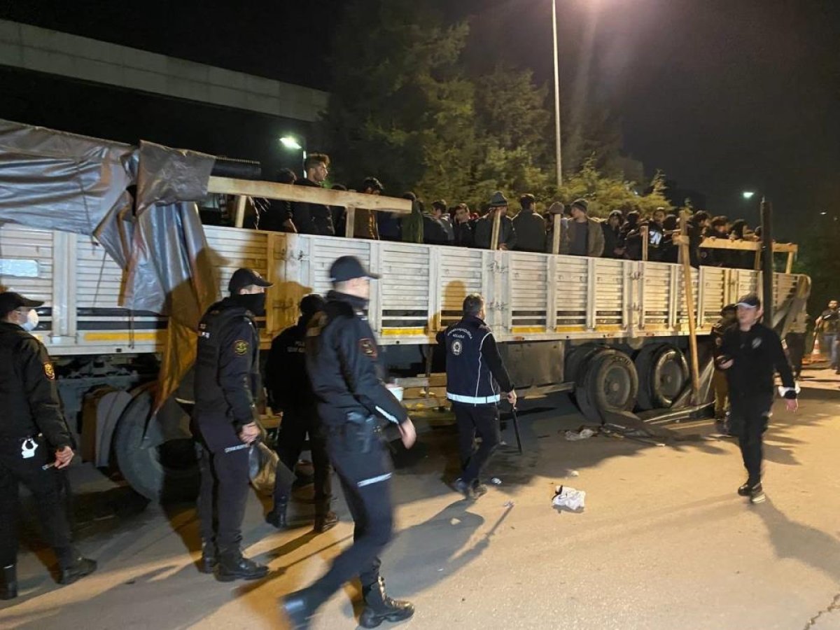 Kocaeli de tırın dorsesinden 150 düzensiz göçmen çıktı #1