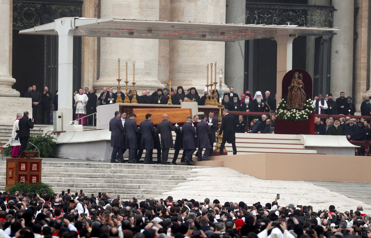 Emerit Papa 16. Benediktus un cenaze töreni  #8
