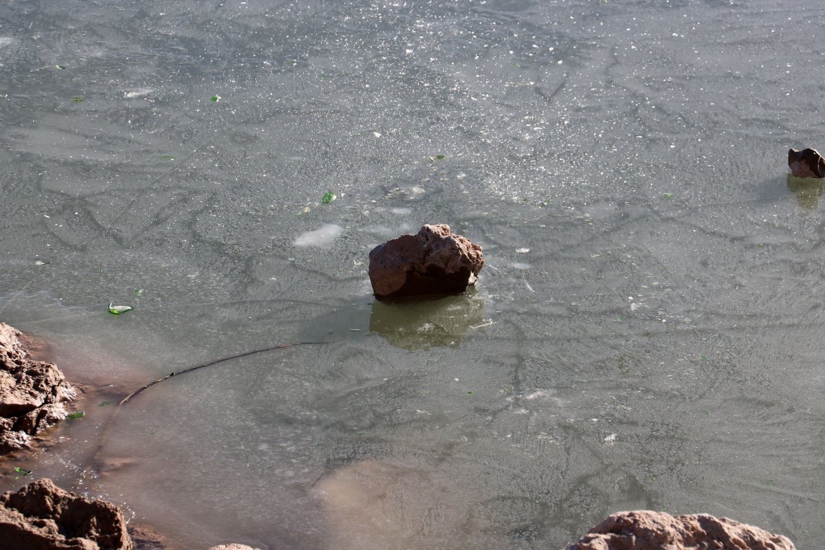 Sivas ta göl yüzeyi buz tuttu #2