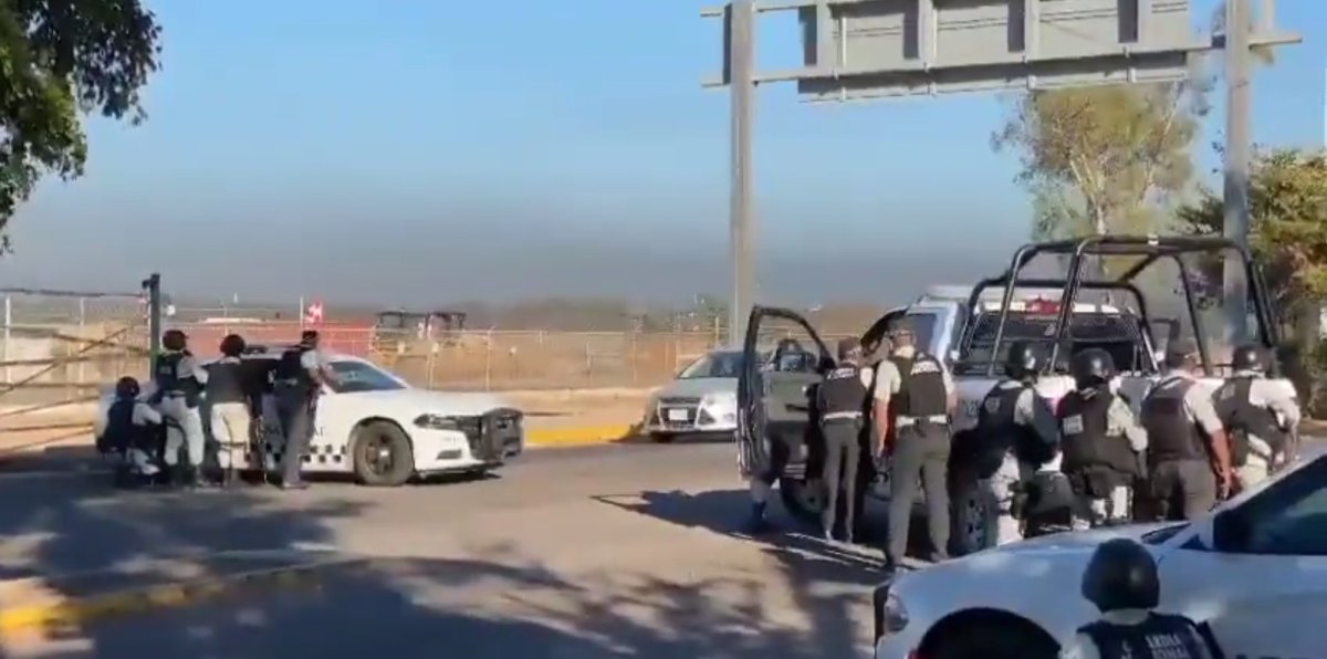 Meksika da uyuşturucu kartelleri asker ve polisle çatışıyor #7