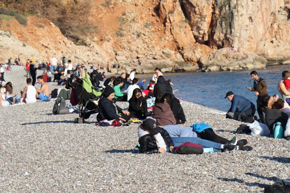 Antalya da vatandaşlar, Konyaaltı Sahili ne akın etti #3