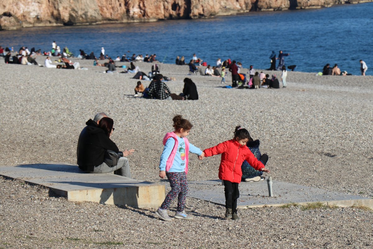 Antalya da vatandaşlar, Konyaaltı Sahili ne akın etti #6