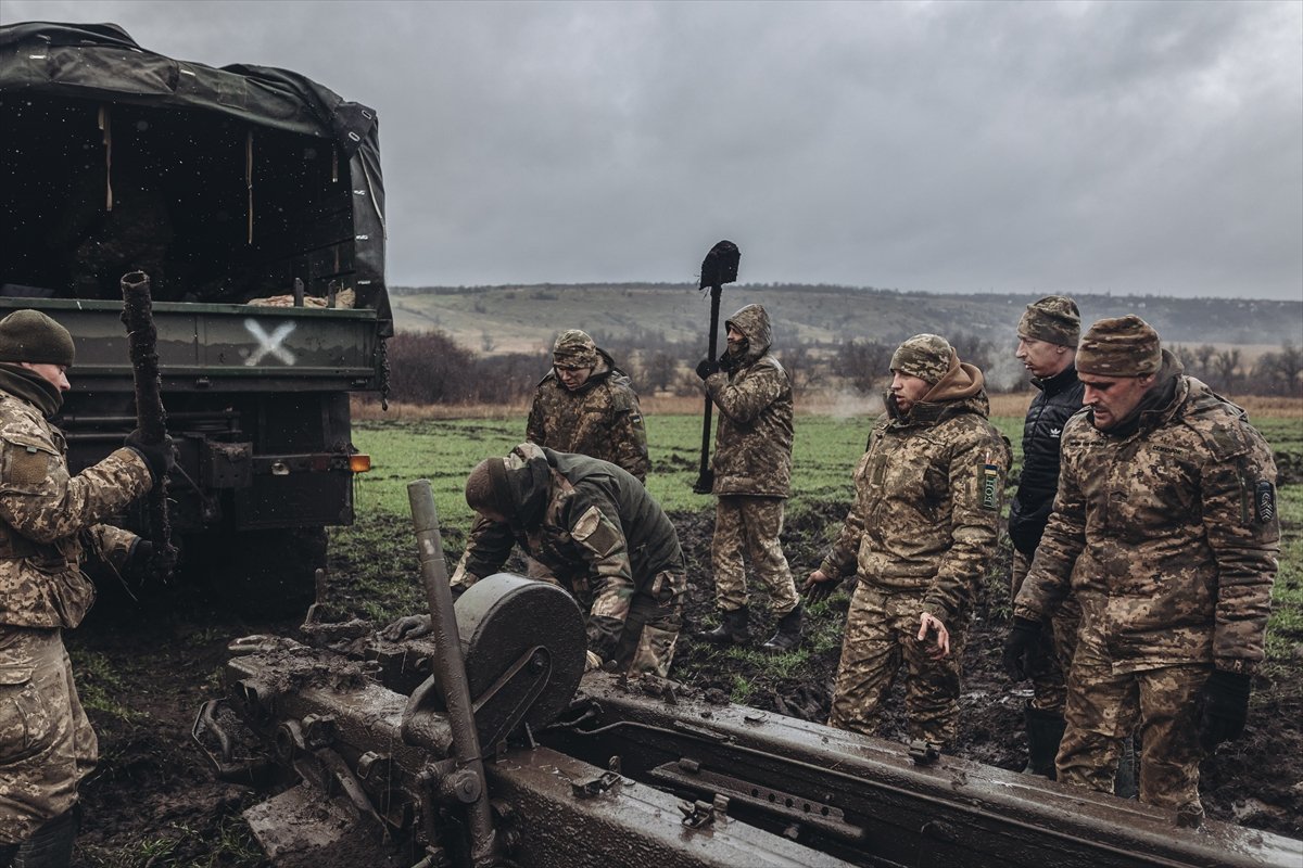 Donbas, Ukrayna nın askeri hareketliliğine sahne oluyor #3