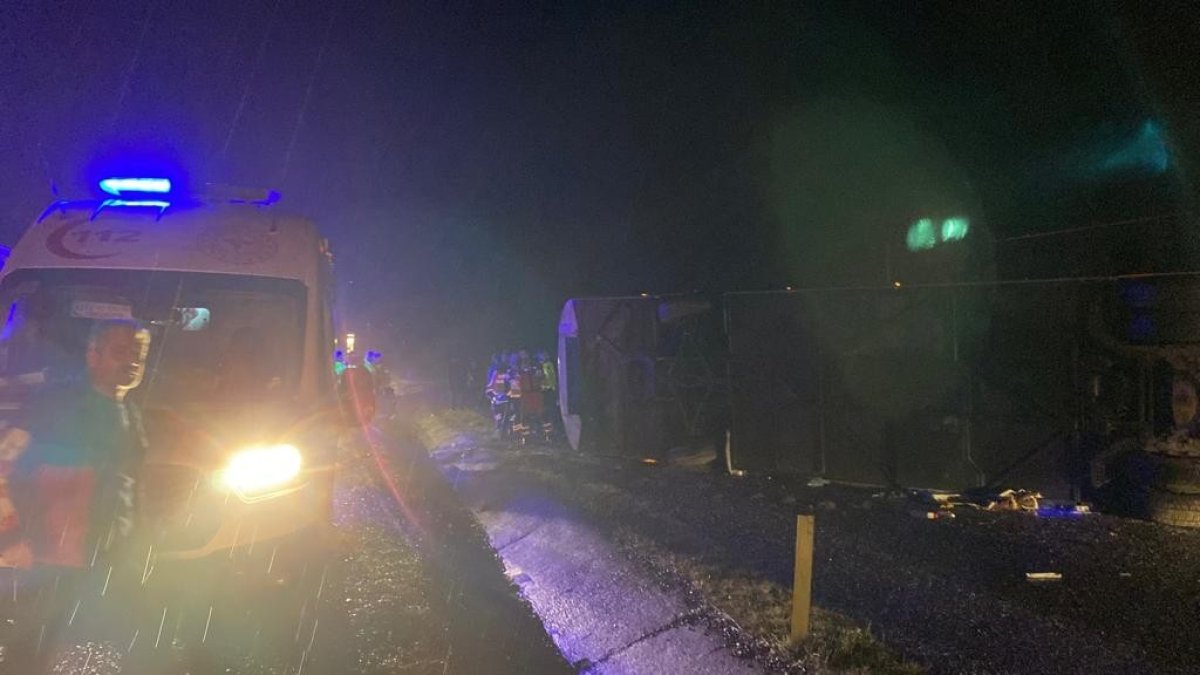 Diyarbakır’da yolcu otobüsü devrildi: 5 ölü, 23 yaralı #6