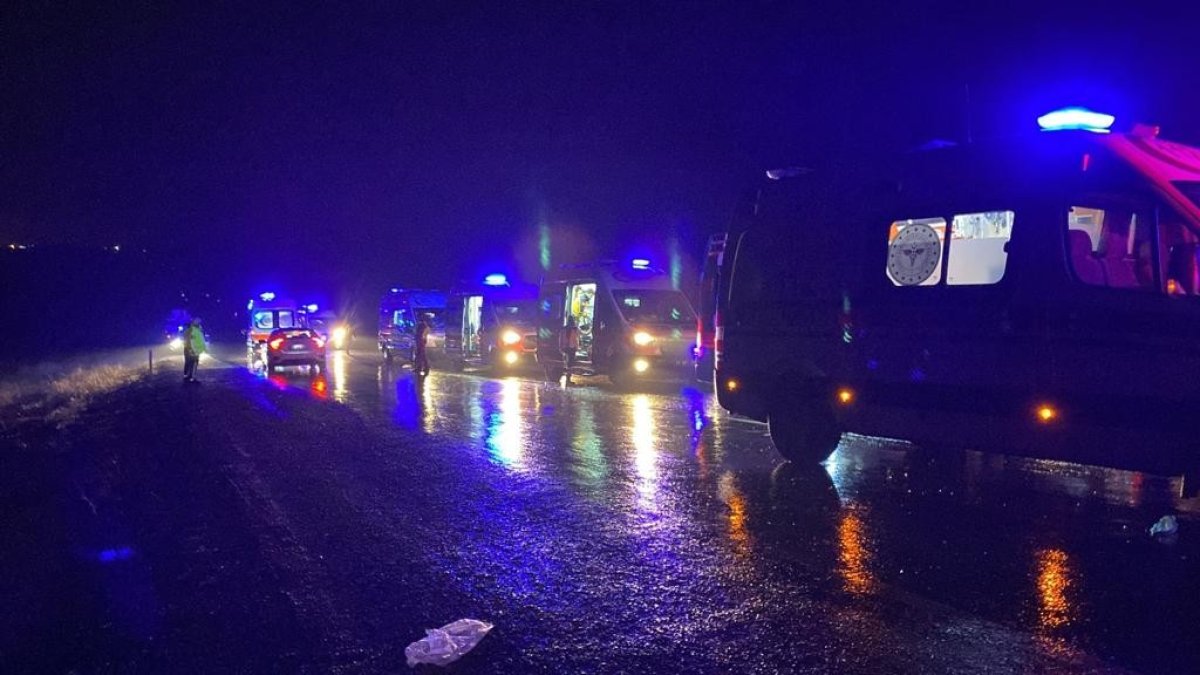 Diyarbakır’da yolcu otobüsü devrildi: 5 ölü, 23 yaralı #5