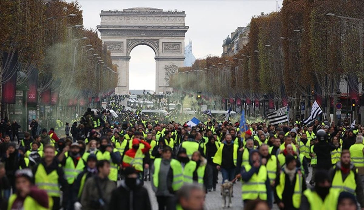 Fransa’da sarı yelekliler yeniden sokaklara indi #6