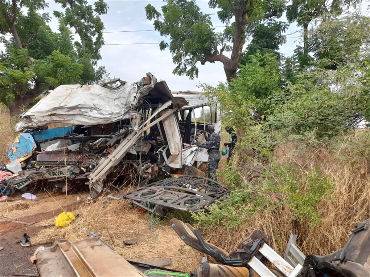 Senegal de iki otobüsün çarpışması sonucu 38 kişi öldü #5