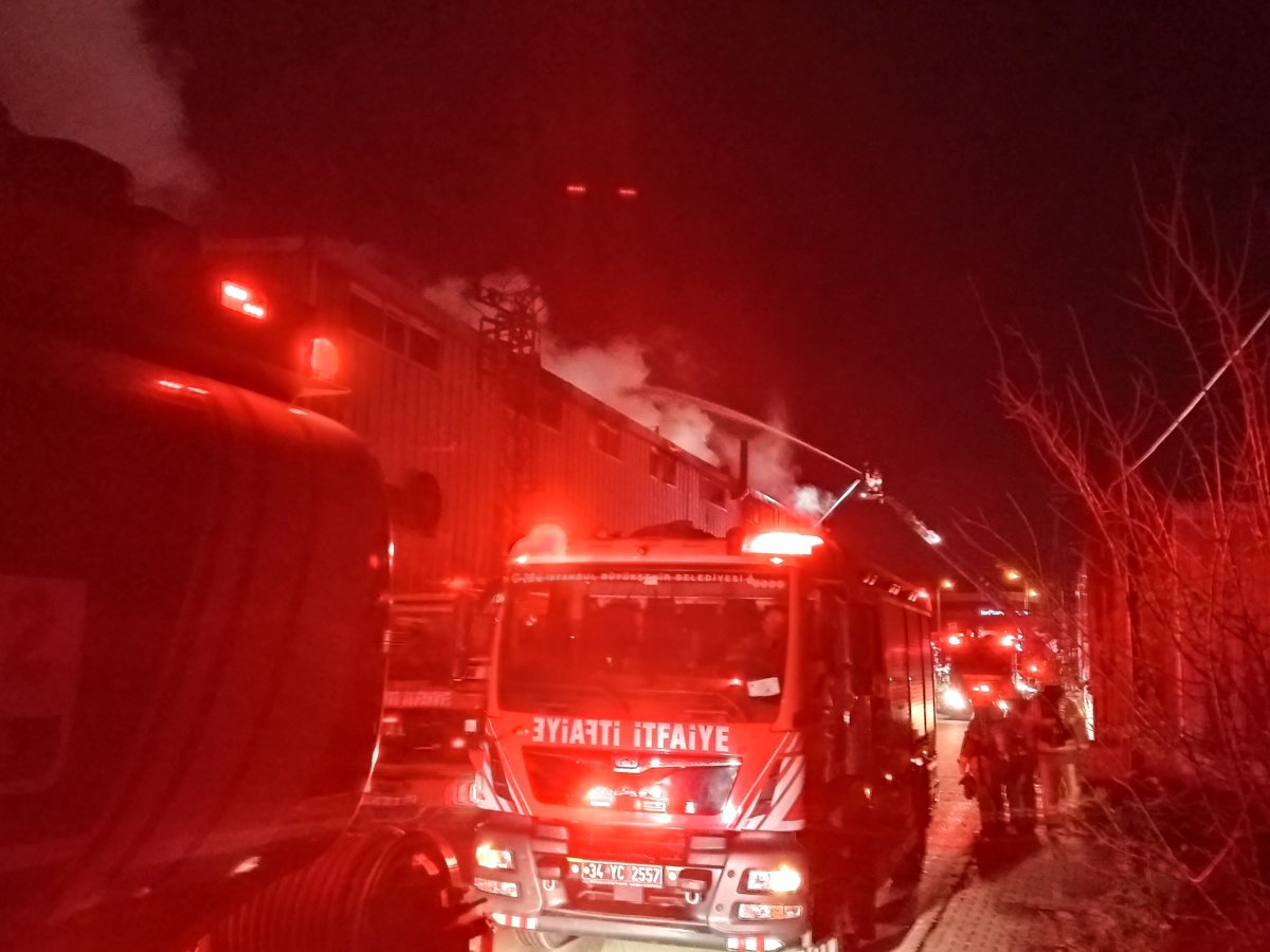 Arnavutköy de fabrika yangını #1