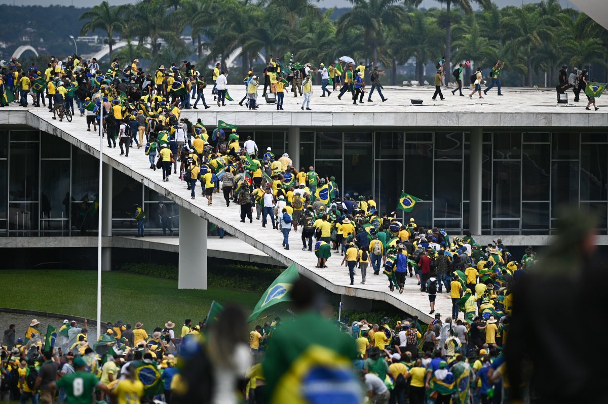 Brezilya da Bolsonaro destekçileri polisle çatıştı #2