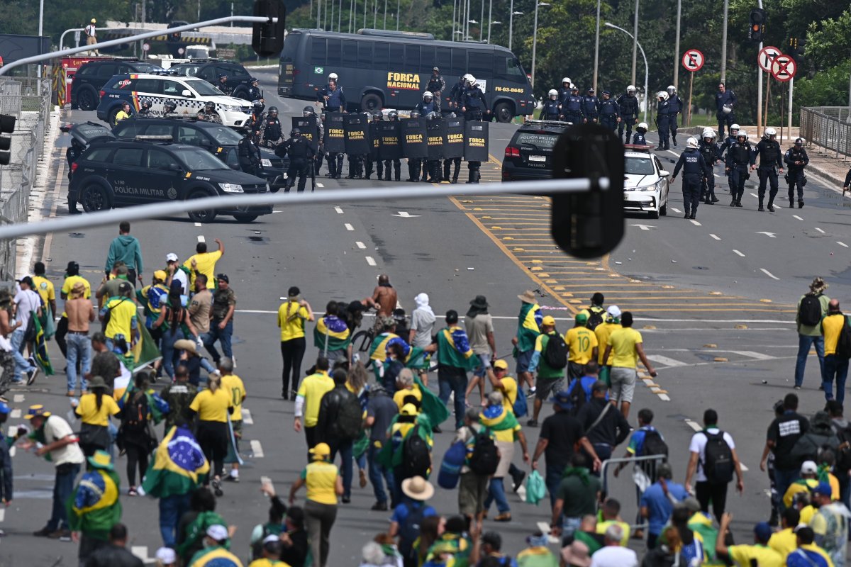 Brezilya da Bolsonaro destekçileri polisle çatıştı #5