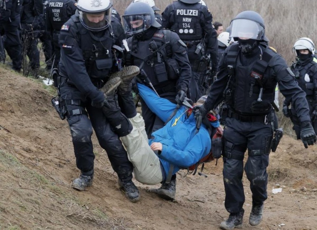 Almanya da kömür madeni protestosunda polisten eylemcilere sert müdahale #6
