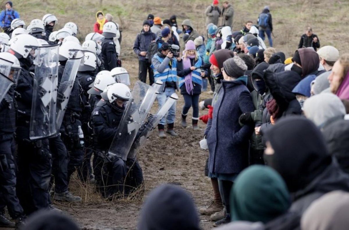 Almanya da kömür madeni protestosunda polisten eylemcilere sert müdahale #7