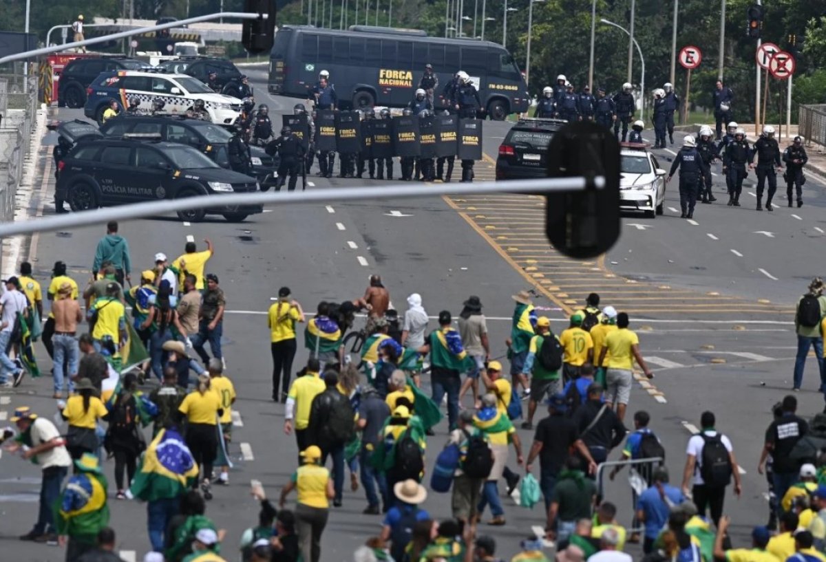Brezilya da Bolsonaro destekçisi bin 500 kişi gözaltına alındı #2