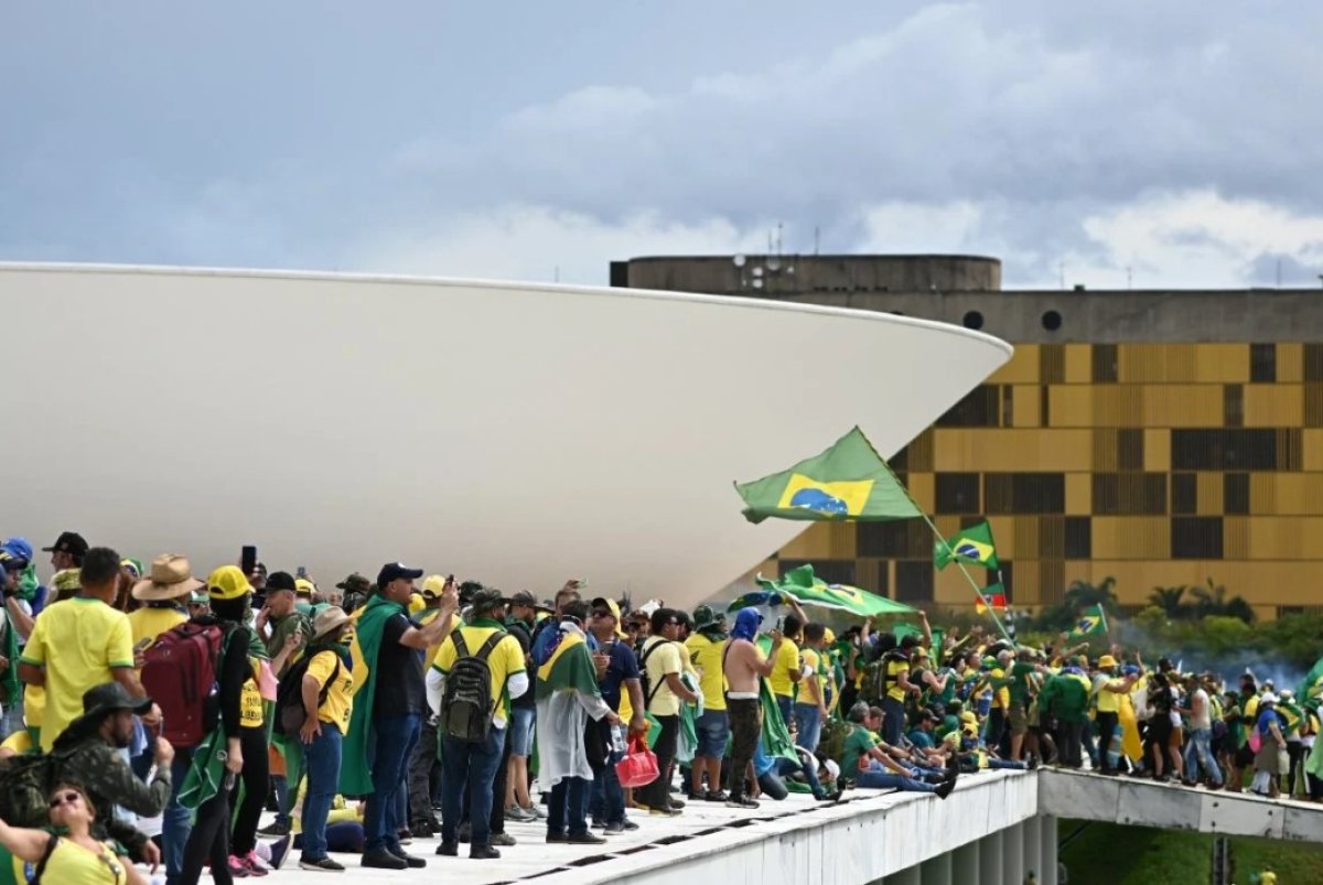 Brezilya da Bolsonaro destekçisi bin 500 kişi gözaltına alındı #4