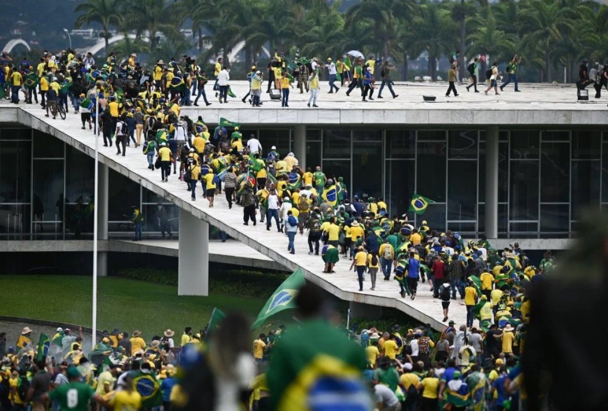 Brezilya da Bolsonaro destekçisi bin 500 kişi gözaltına alındı #3