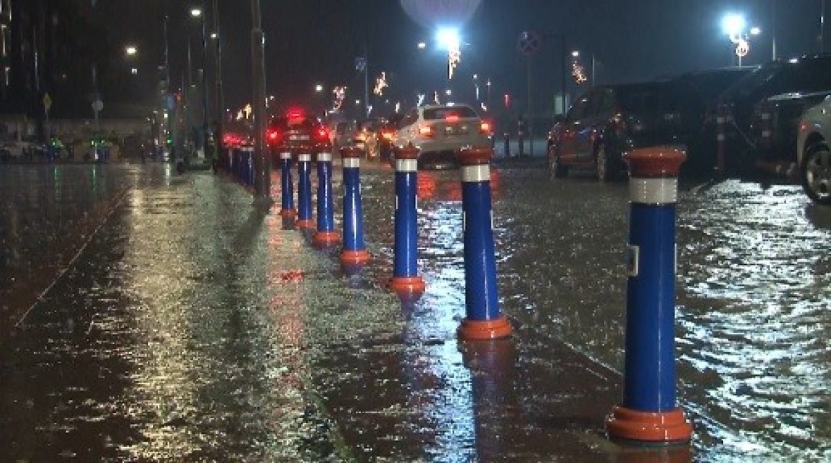İzmir’de sağanak yağış etkili oldu #4