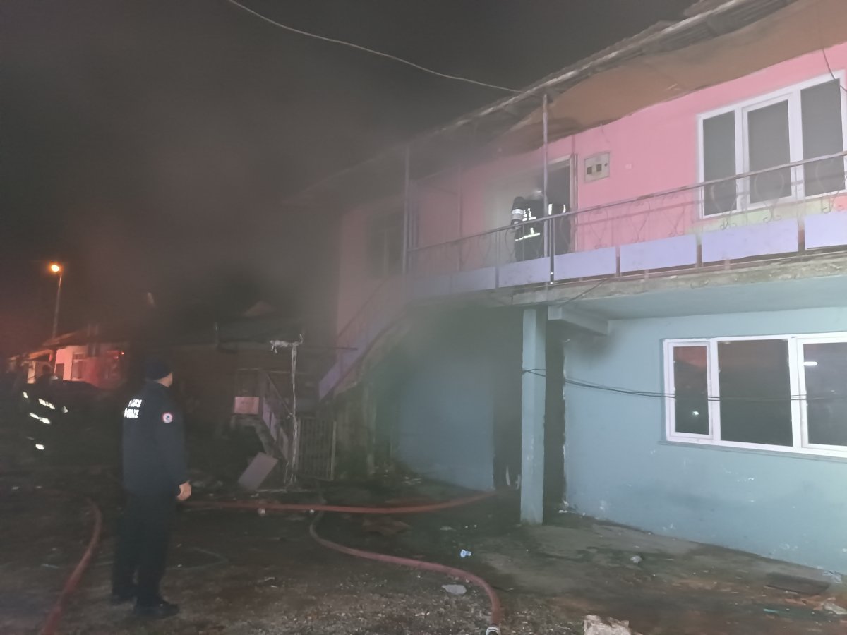 Düzce de evi yanan aile: Evimizi yakanı bulun #2