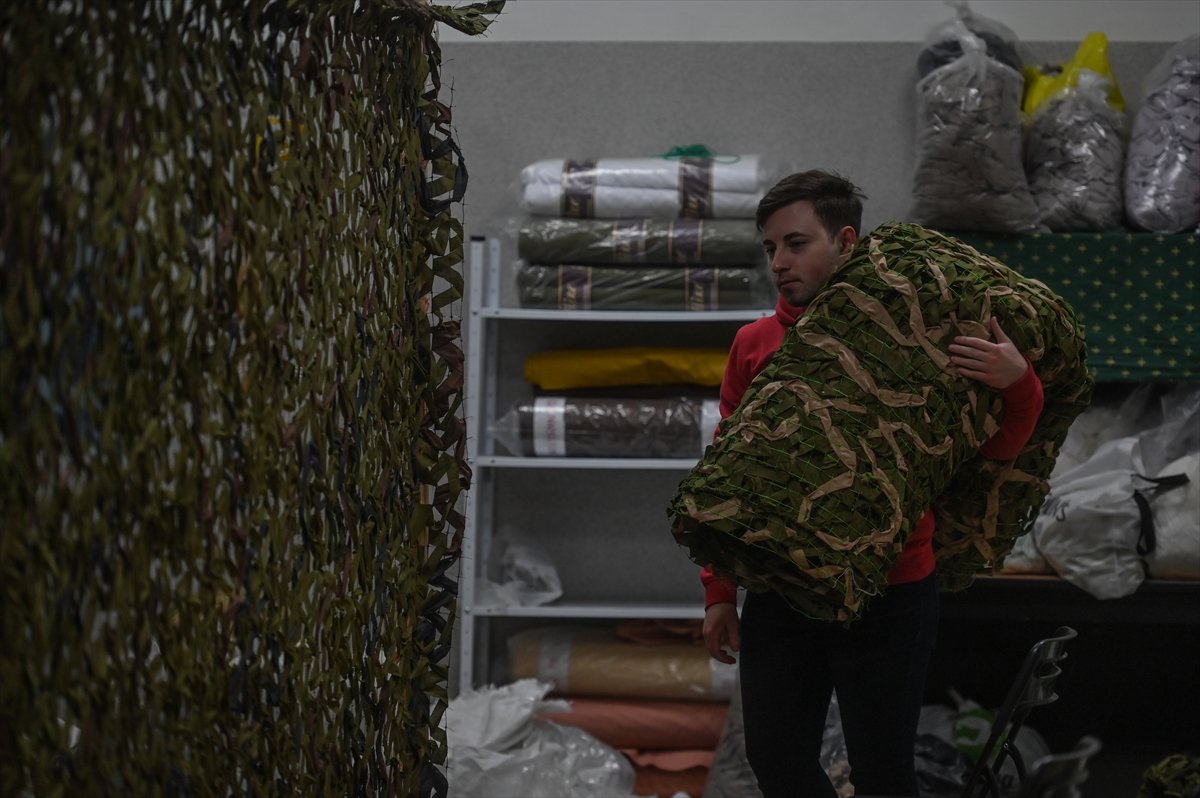 Ukraynalı gönüllüler orduları için kamuflaj hazırlıyor #7
