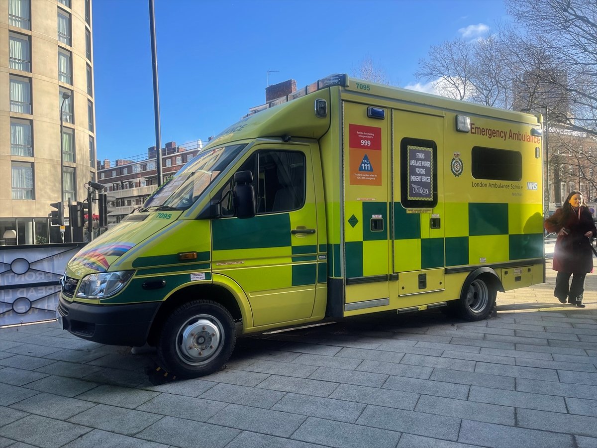 İngiltere ve Galler de ambulans çalışanları ikinci kez grevde #2