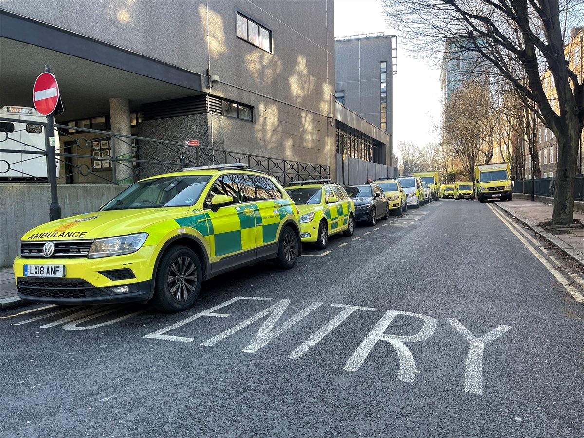 İngiltere ve Galler de ambulans çalışanları ikinci kez grevde #4