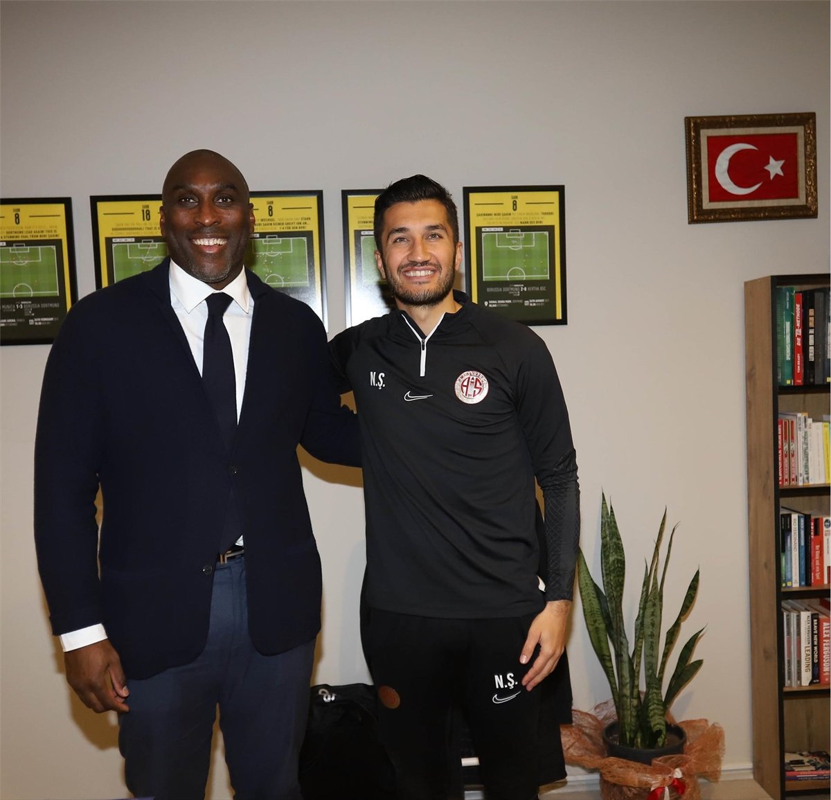 İngiliz efsane Sol Campbell, Antalyaspor u ziyaret etti #1