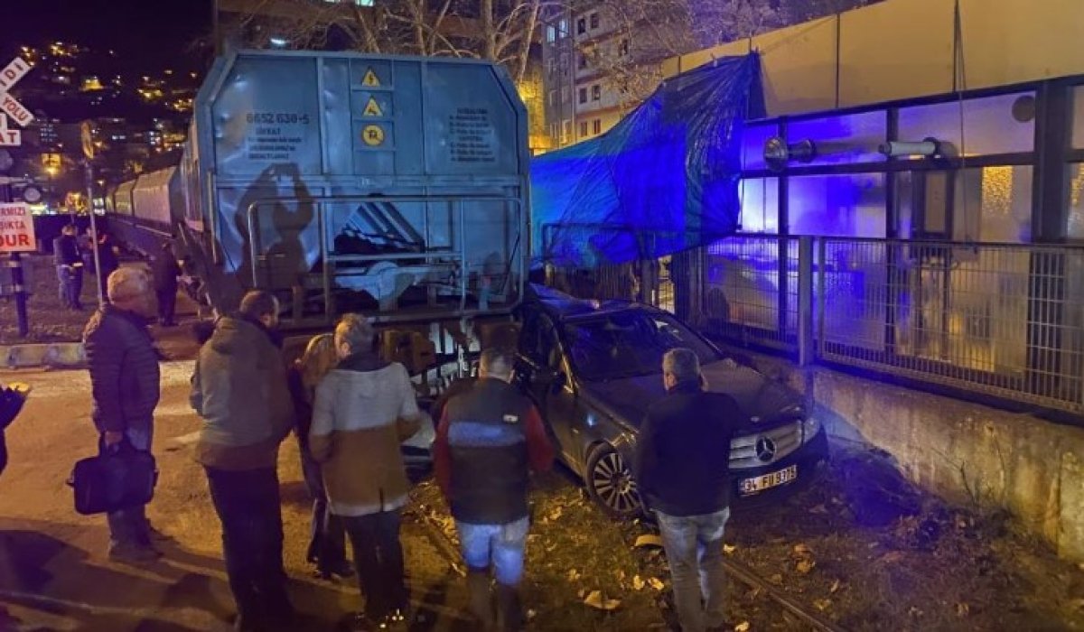 Zonguldak ta aracıyla ters yöne giren sürücü, trenle çarpıştı #2