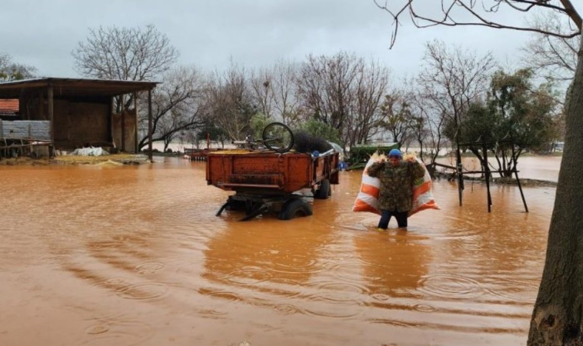 Burdur da sağanak yağış sonrası su baskını #5