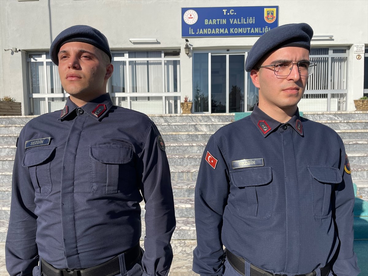 Bartın da 2 ikiz Mehmetçik görenleri şaşırtıyor #3