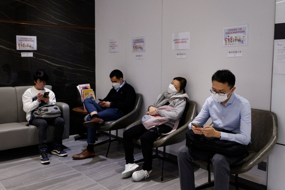 Çinliler, özel koronavirüs aşısı için Hong Kong a akın ediyor #3