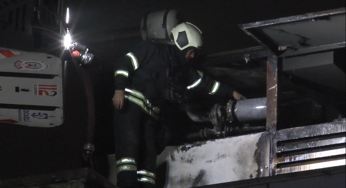 Kocaeli de arıtma tankeri fabrikasında yangın #2