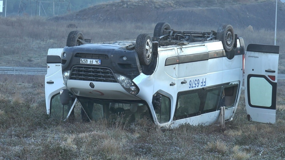 Kocaeli'de takla atan işçi servisinde 9 kişi yaralandı