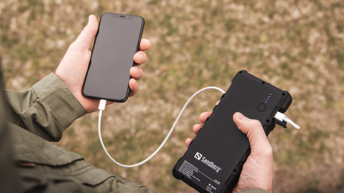 Binlercesi deprem bölgesine gönderildi: Telefoncularda powerbank cihazları tükendi