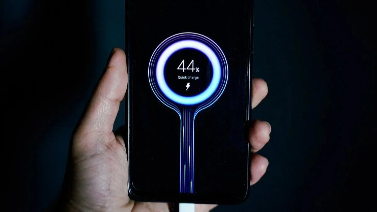 10 dakikada tam şarj: 240W hızlı şarj destekli Realme GT 3'ten yeni video geldi