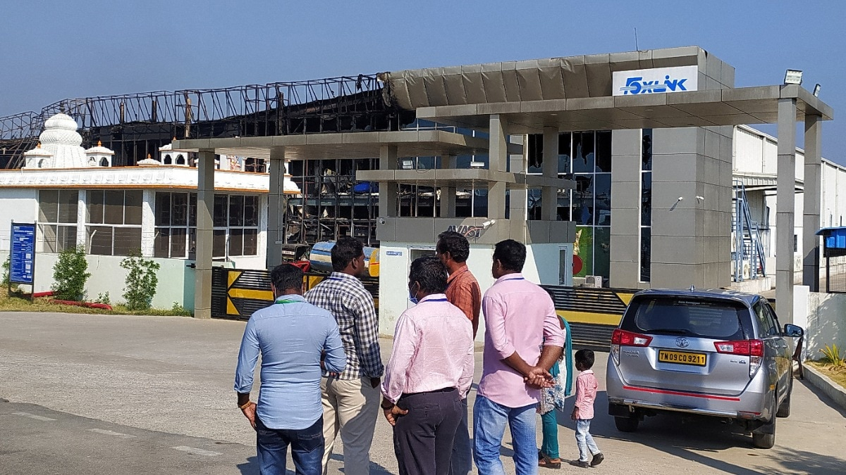 iPhone'larda üretim tehlikesi: Apple'ın kablo tedarikçisi Foxlink'in fabrikası yandı