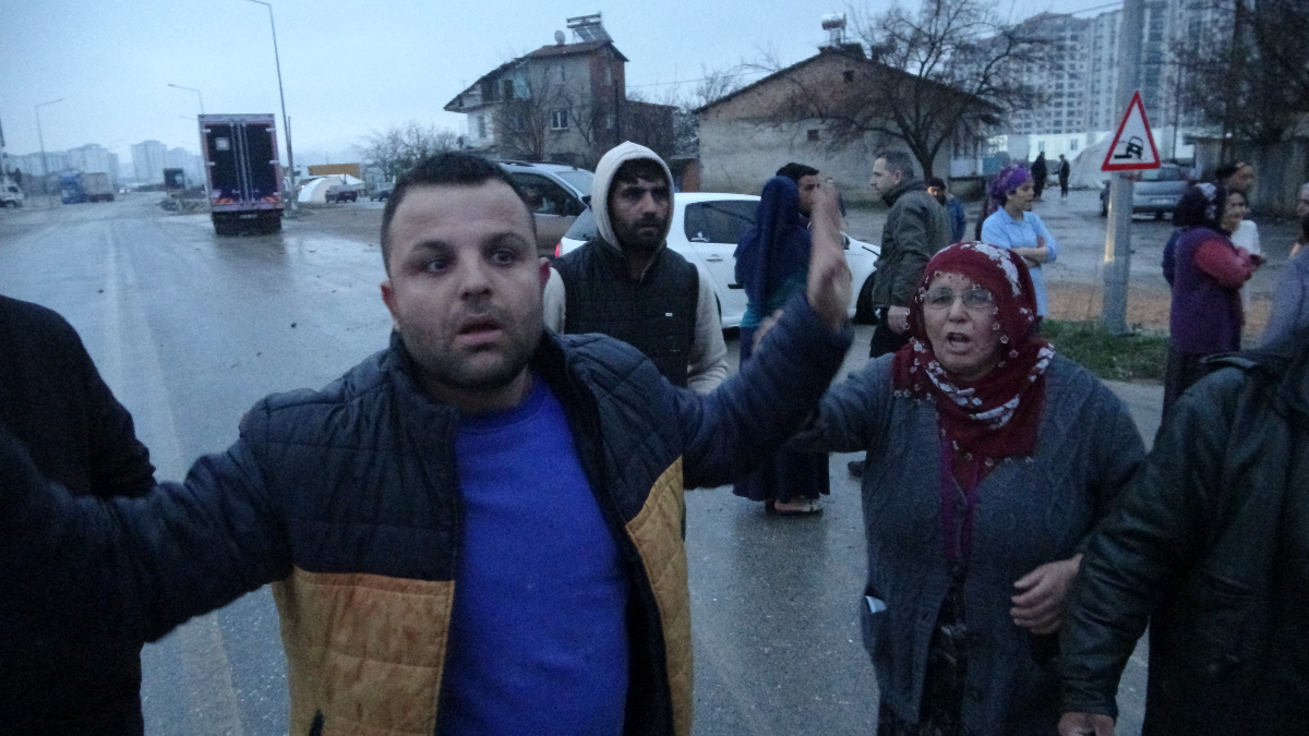 Malatya'da depremzedelerle nakliyecilerin kavgası