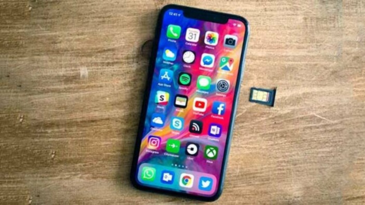 iPhone 15, SIM kartlara veda mı ediyor? Yeni modelde SIM kart girişi olmayabilir