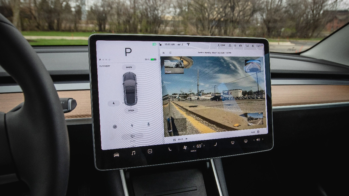 Çalışanlar kamera görüntülerini izinsiz paylaşmıştı! Tesla'ya toplu dava açıldı