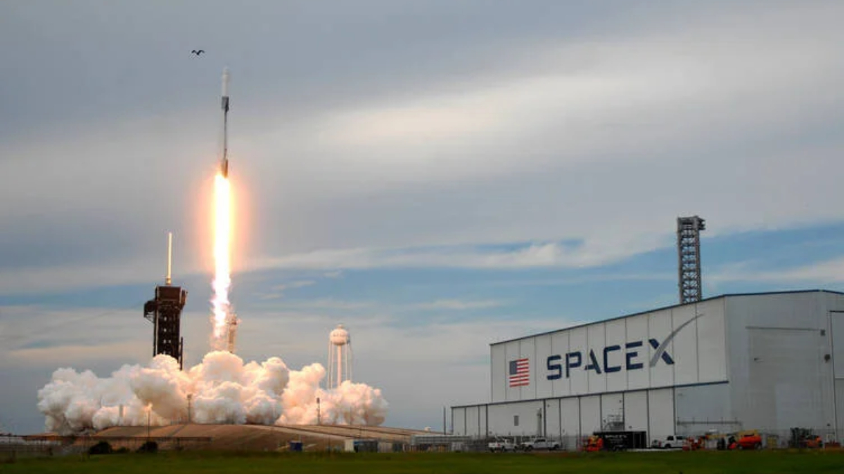 Suudi Arabistanlı astronotların bulunduğu uzay mekiği fırlatıldı