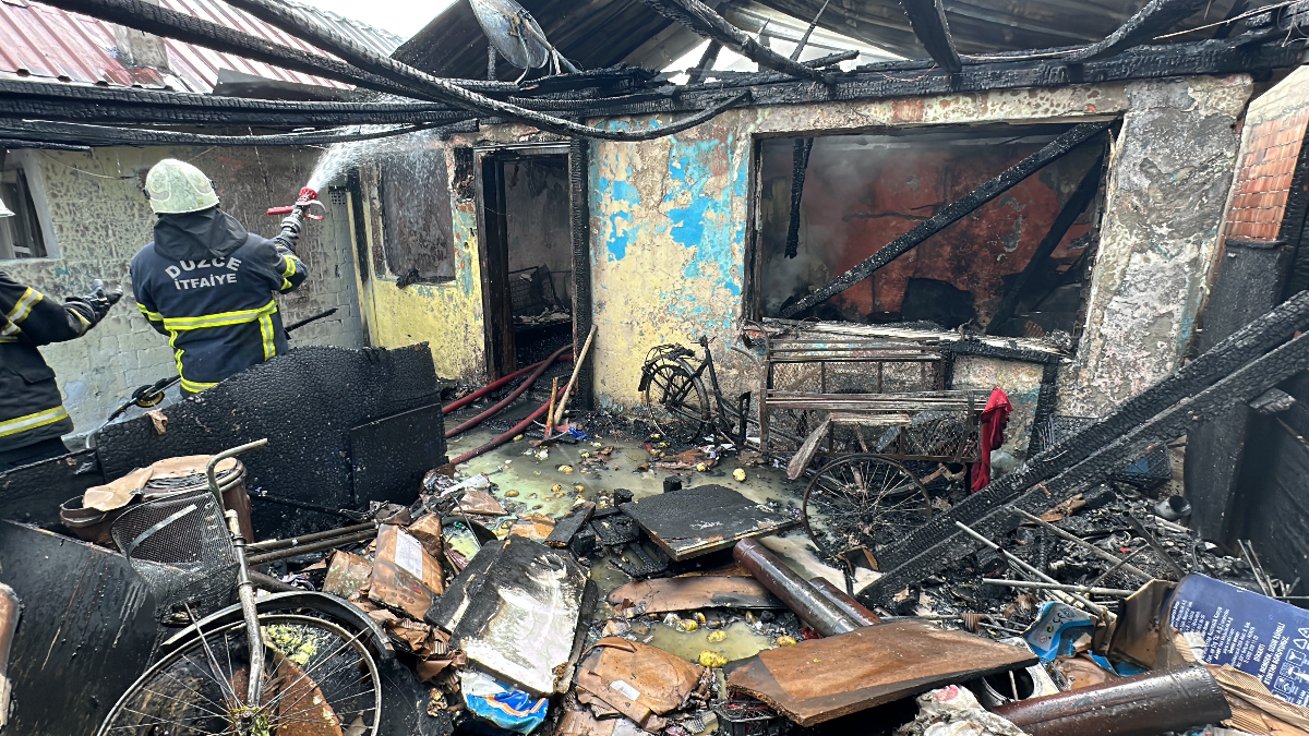 Düzce'de çıkan yangında 7 ev hasar aldı