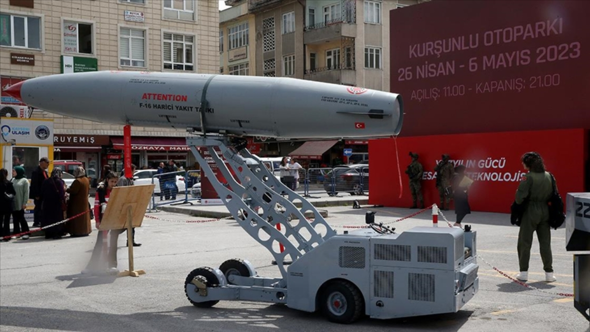 TSK'nın savaş uçaklarının yerli bomba yükleme aracı "Seyit Onbaşı"