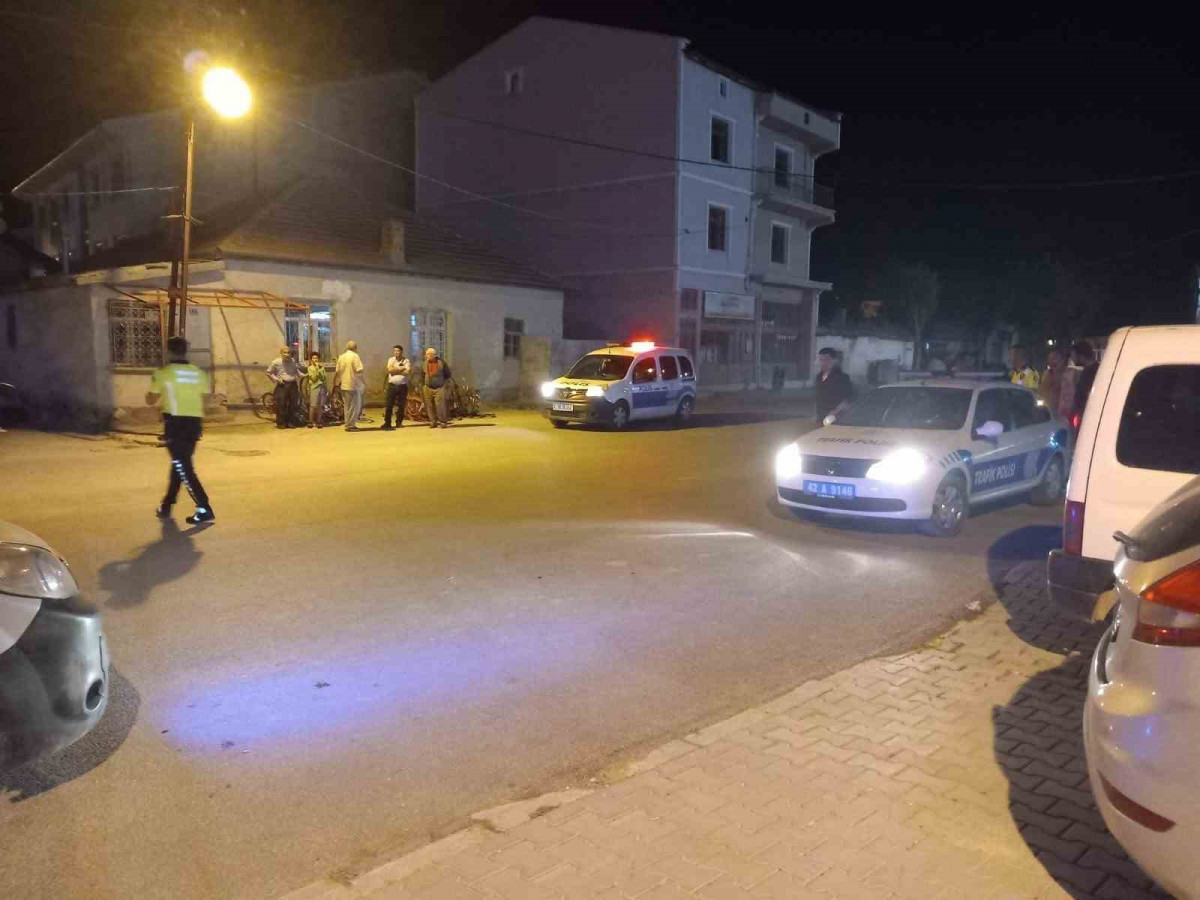 Konya'da otomobille çarpışan moto kurye hastaneye kaldırıldı