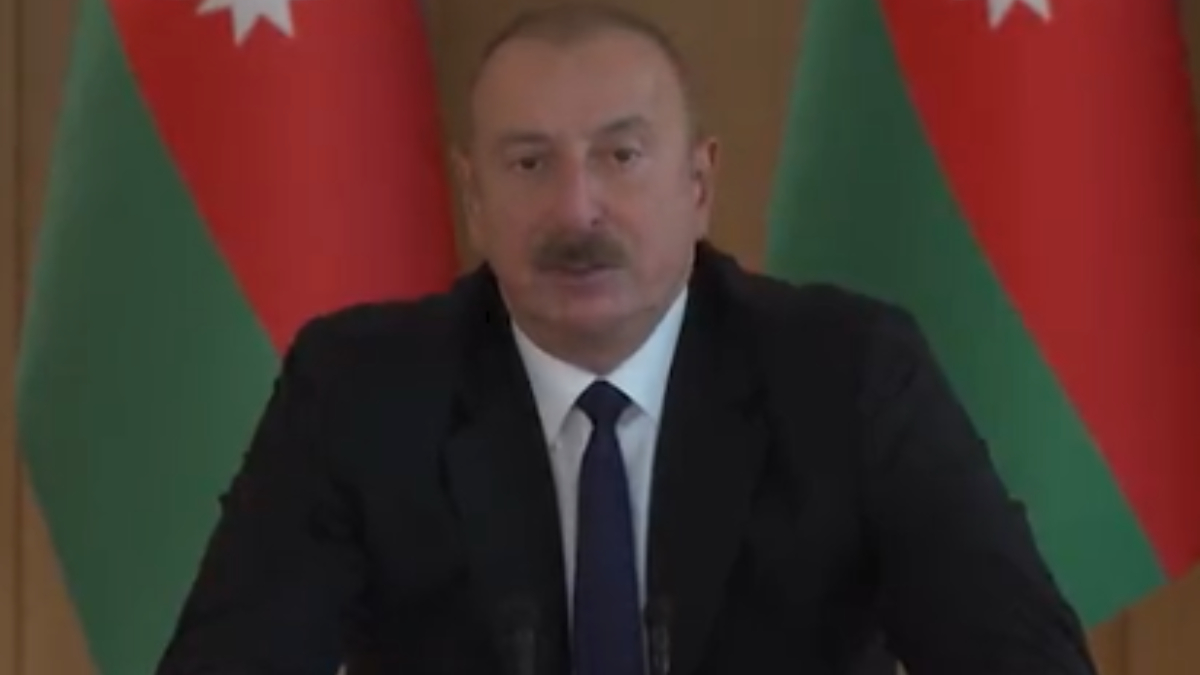 İlham Aliyev'den Karabağ açıklaması: Kağıt üzerinde imzalanmasını bekliyoruz