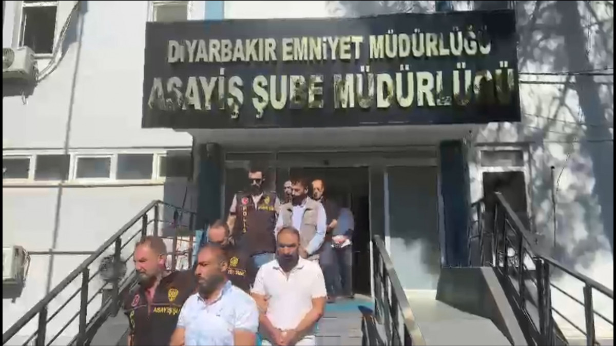 Diyarbakır'da hırsızlık ve kapkaç şüphelisi 15 kişi, eş zamanlı operasyonla yakalandı