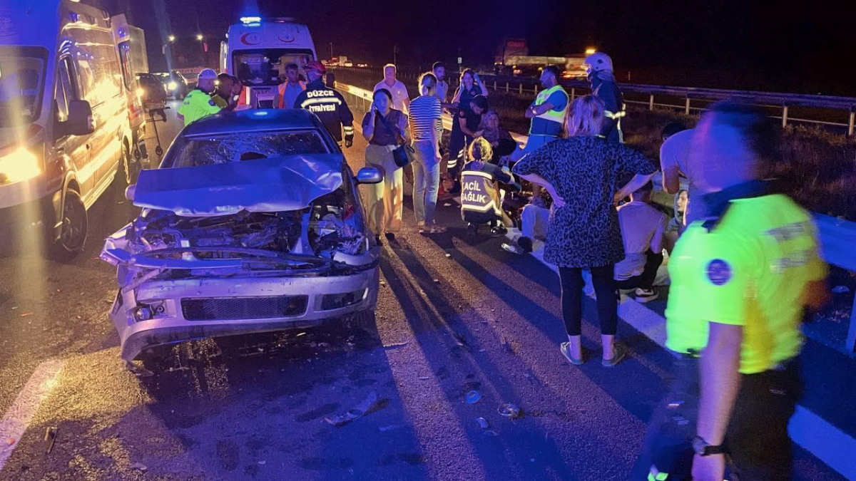 Düzce'deki zincirleme kazada 5'i çocuk 14 kişi yaralandı